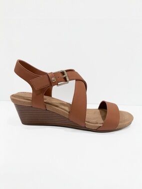 Giani Bernini Blythee Wedge Sandals Memory Foam Crisscross Buckle Brown 10 NEW